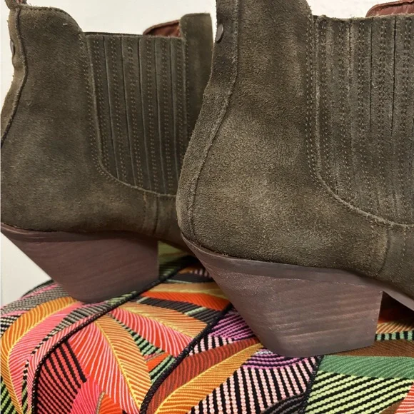 Patina suede boots - Picture 8 of 11